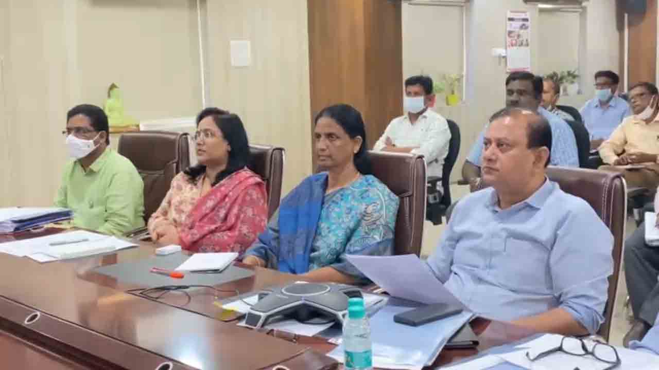 పదో తరగతి, ఇంటర్‌ పరీక్షలపై మంత్రి సబితా రెడ్డి సమీక్ష