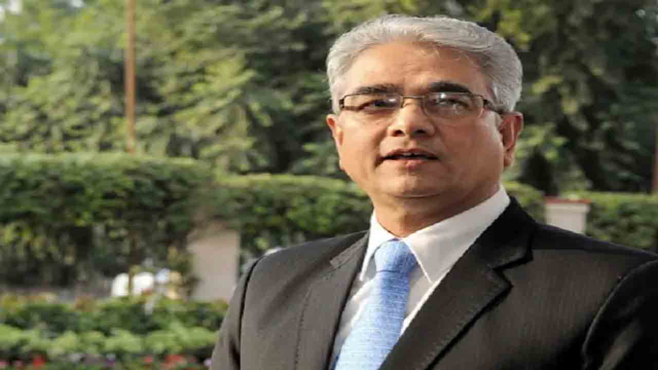 అగస్టా వెస్ట్‌ల్యాండ్ కేసులో మాజీ రక్షణ కార్యదర్శి శశికాంత్ శర్మకు బెయిల్