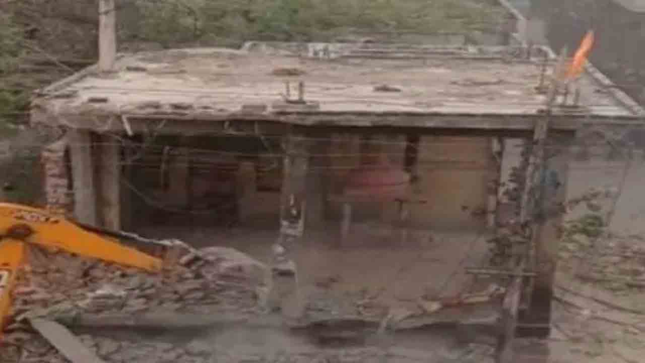 రాజస్థాన్‌లో 300 ఏండ్ల శివాలయం కూల్చివేత..