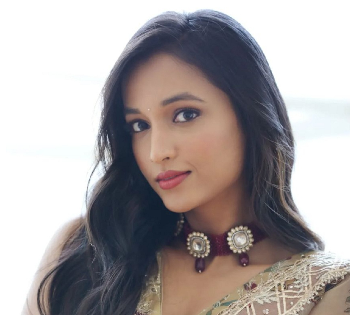 Srinidhi Shetty | ట్రెడిష‌న‌ల్ డ్రెస్‌లో పిచ్చెక్కించిన‌ శ్రీనిధి శెట్టి..