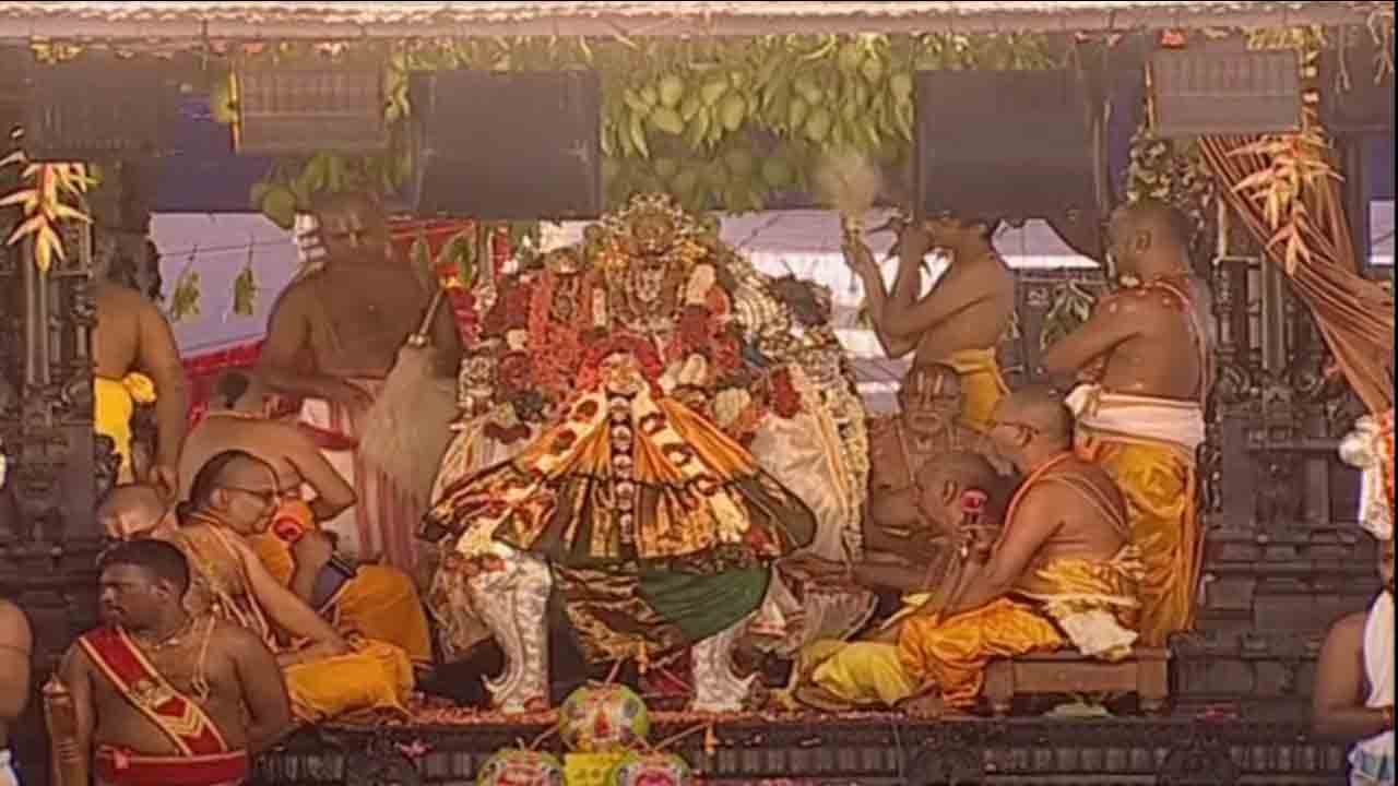 మిథిలా మండపానికి చేరుకున్న కల్యాణ రాముడు