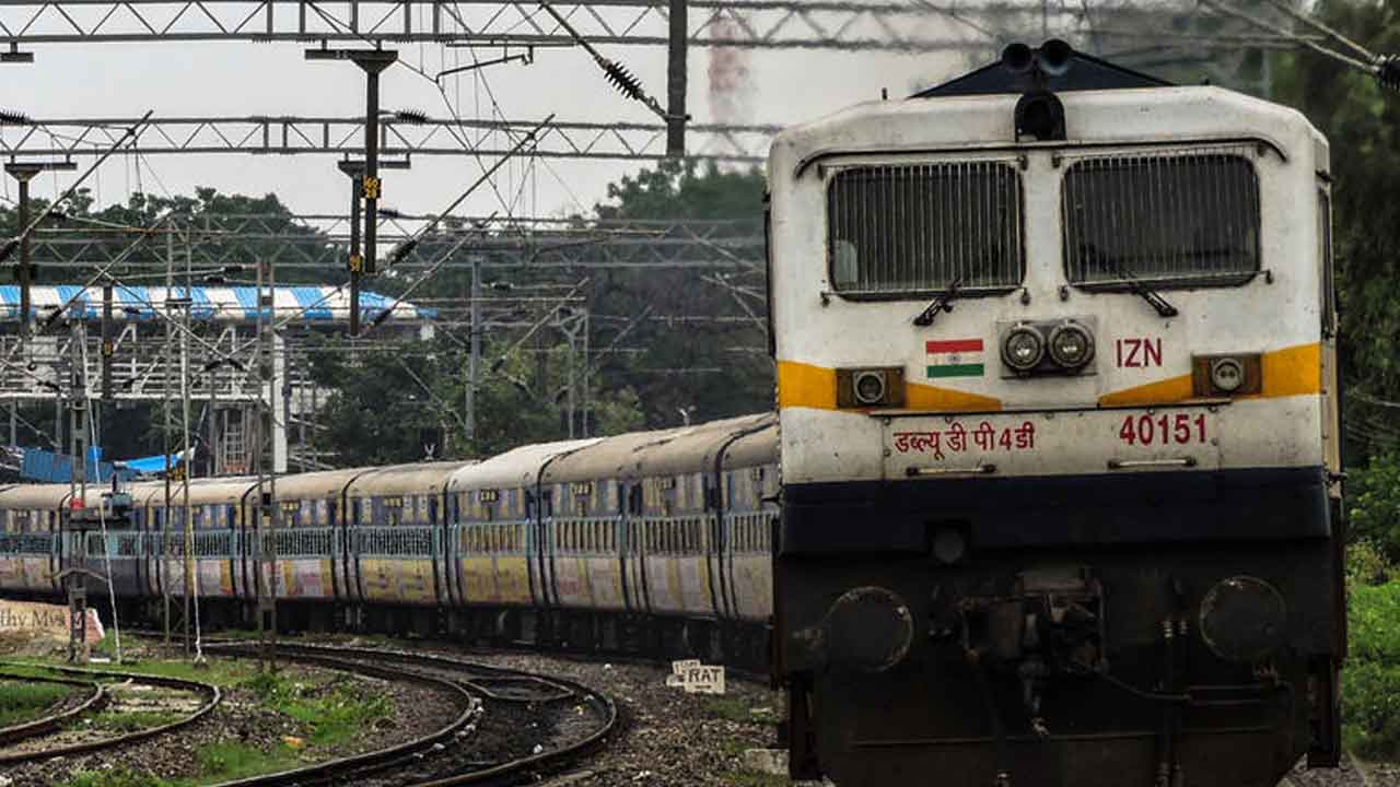 Rail Accident in AP | ఏపీలో కోణార్క్ ఎక్స్‌ప్రెస్ ఢీ.. ఆరుగురి మృతి