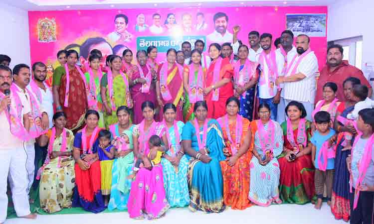టీఆర్‌ఎస్‌లో చేరికల జోరు