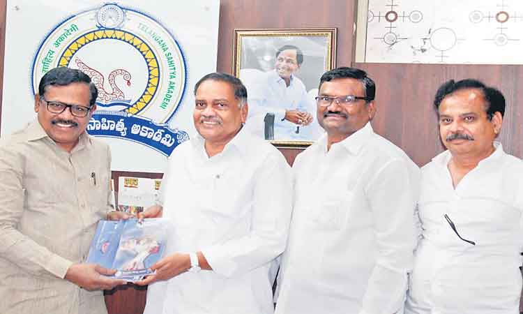 సాహిత్య అభివృద్ధికి కేసీఆర్‌ తోడ్పాటు: మండలి బుద్ధప్రసాద్‌