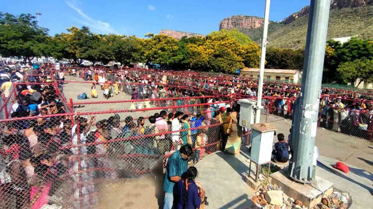 తిరుమలకు పోటెత్తిన భక్తులు.. రేపటి నుంచి ఉచితంగా దర్శనాలు