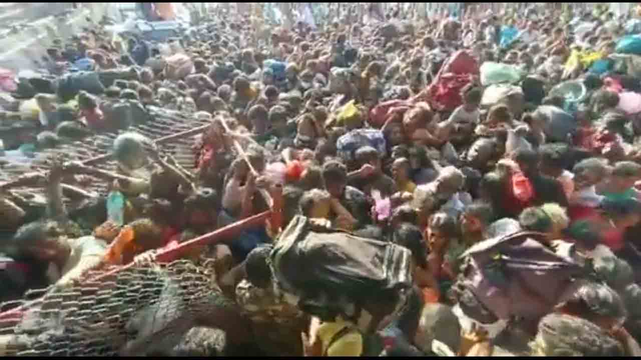 తిరుమ‌ల‌కు పోటెత్తిన భ‌క్తులు.. 5 రోజుల పాటు వీఐపీ బ్రేక్ ద‌ర్శ‌నాలు ర‌ద్దు..