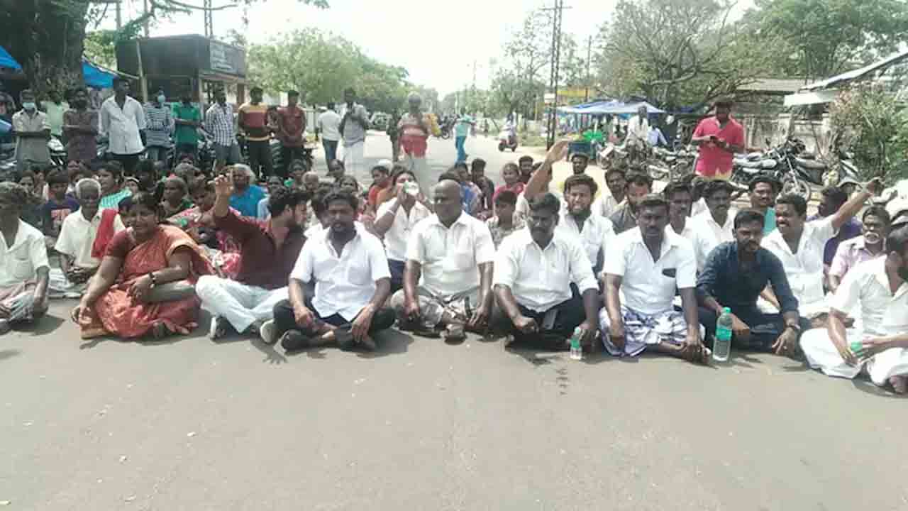 ఫీజు చెల్లించ‌లేద‌ని కులం పేరుతో దూష‌ణ‌.. అవ‌మానంతో యువ‌తి ఆత్మ‌హ‌త్య‌