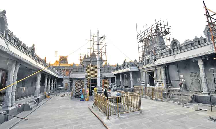 యాదాద్రి శివయ్యకు అభిషేకాలు