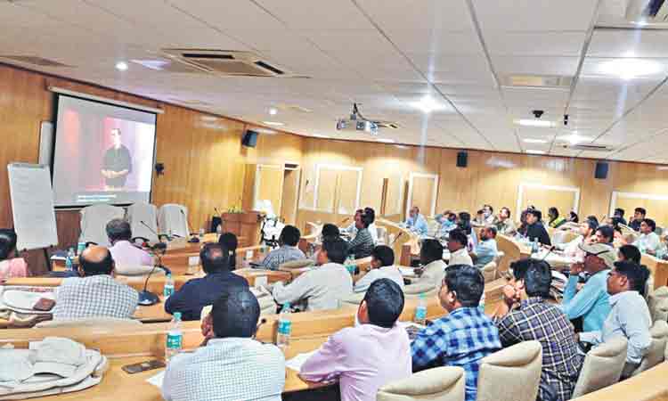 1,758 గిరిజన పాఠశాలల్లో ఆంగ్ల మాధ్యమం