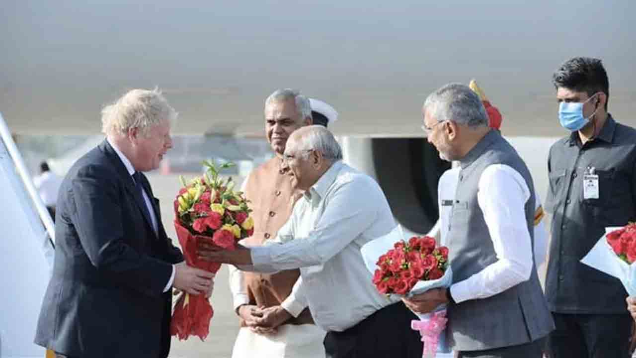 అహ్మదాబాద్‌ చేరుకున్న బ్రిటన్‌ ప్రధాని బోరిస్‌ జాన్సన్‌
