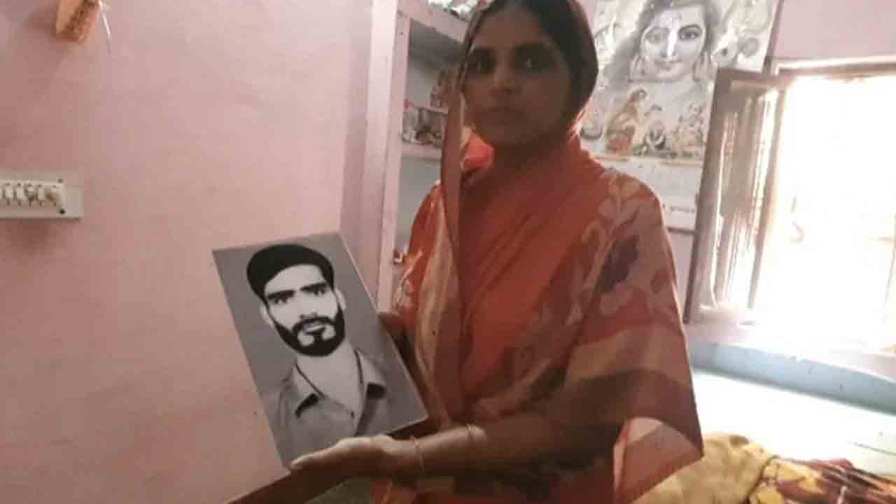 కుటుంబాన్ని కాటేసిన క‌రోనా.. 24 రోజుల్లో 8 మంది బ‌లి.. మ‌హిళ‌ల మ‌నోవేద‌న ఇదీ..