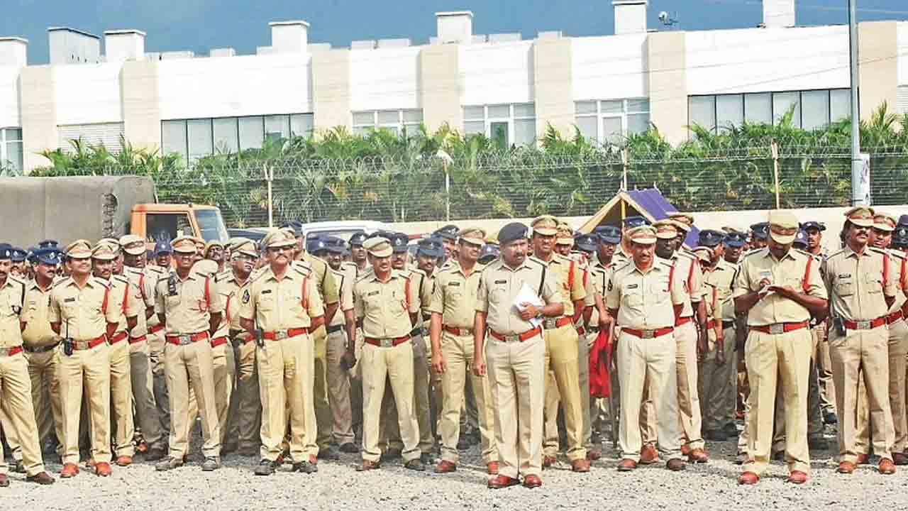 విజయవాడలో ఉద్రిక్తత.. 144 సెక్షన్‌, పోలీస్‌ యాక్ట్‌ 30 అమలు