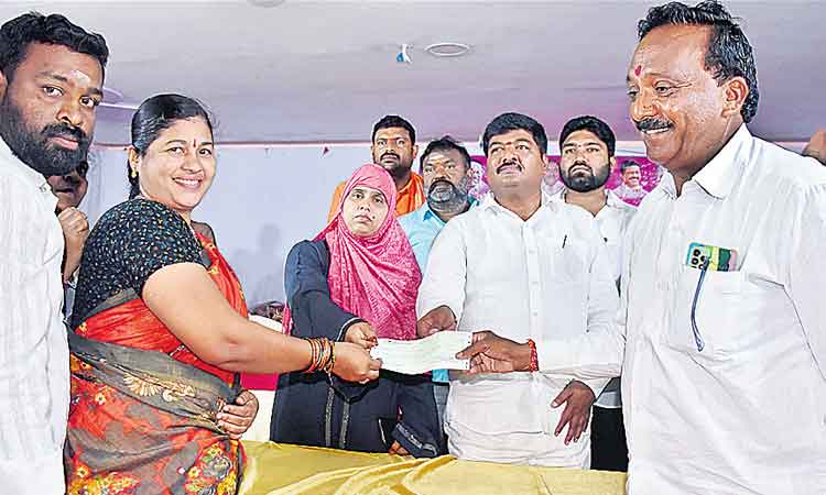 ఆడబిడ్డలకు వరం.. కల్యాణలక్ష్మి