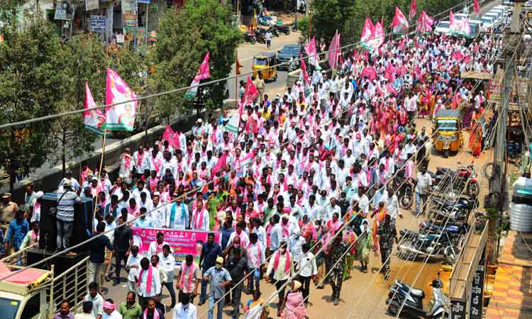 రైతన్నల కోసం మర్లవడ్డ ఓరుగల్లు..