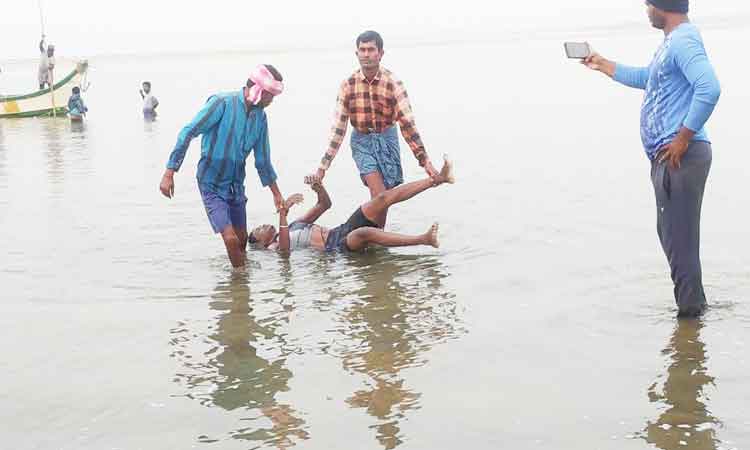 పండుగ పూట విషాదం