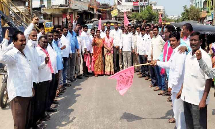 ఎగిరిన నిరసన జెండా
