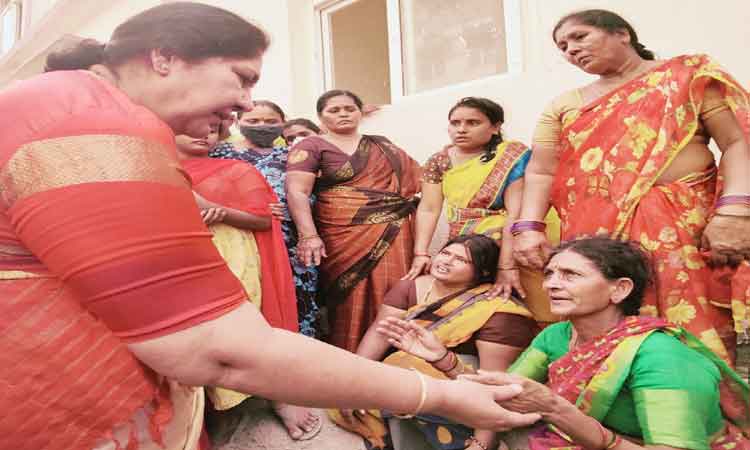 పట్ట‘పగలు’.. కిరాతకం