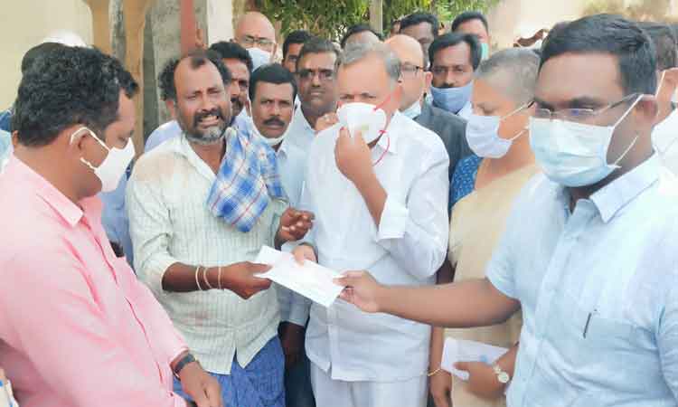 పేద కుటుంబాల్లో పెను విషాదం