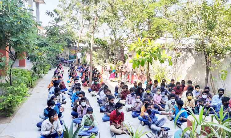 పదిలో మూడేళ్లుగా వంద శాతం ఉత్తీర్ణత