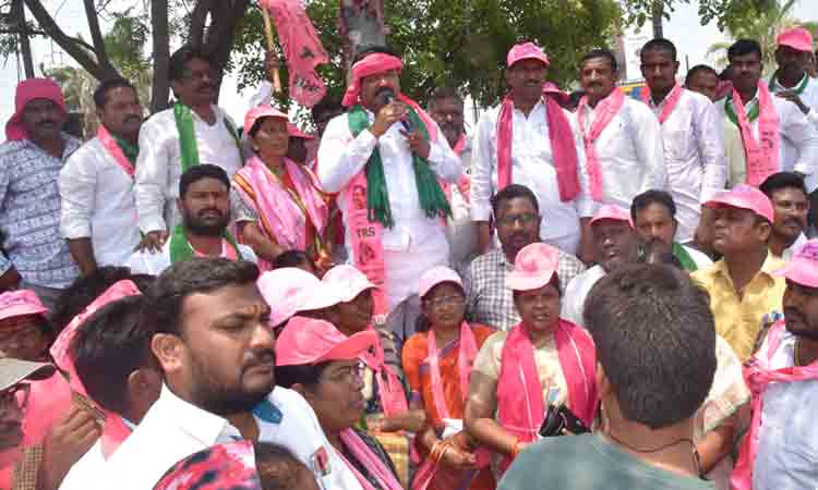 కొనేదాకా కొట్లాటే..