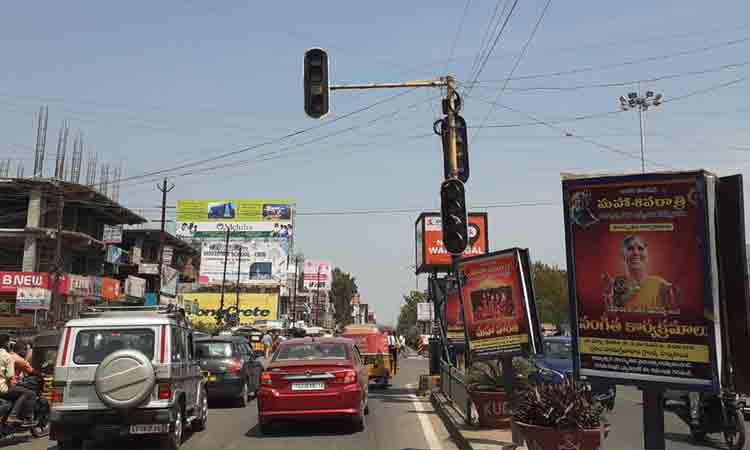 కాజీపేటలో పనిచేయని ట్రాఫిక్‌ సిగ్నల్స్‌
