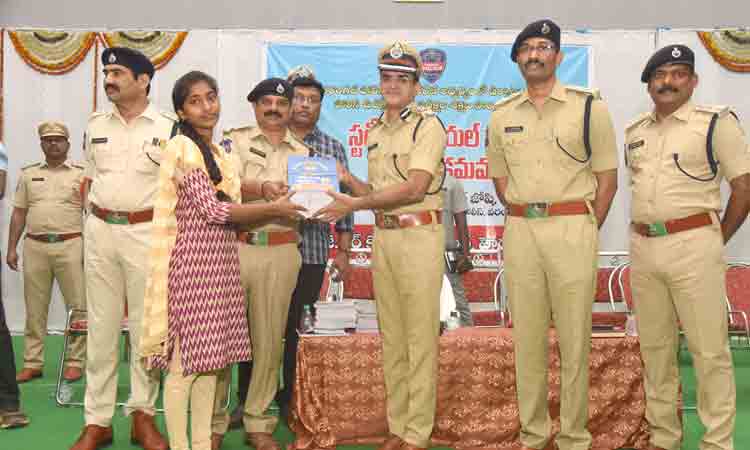 కష్టపడితే సర్కారు కొలువు సాధ్యమే