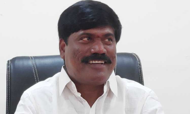 గ్రామగ్రామానా గులాబీ జెండా ఎగురాలి