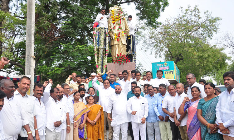 మహనీయుల స్ఫూర్తితో సీఎం కేసీఆర్‌ పాలన