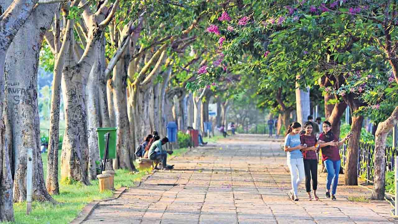 వారం రోజులు పొడి వాతావ‌ర‌ణ‌మే.. హైద‌రాబాద్‌కు ఎల్లుండి వ‌ర్ష సూచ‌న‌..!