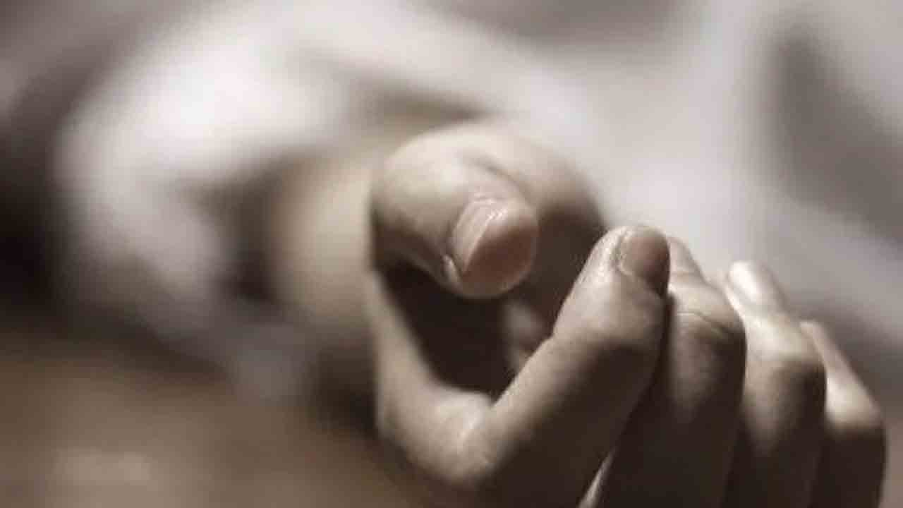 హైదరాబాద్లో దారుణం.. దత్తపుత్రుడి చేతిలో తల్లి దారుణ హత్య!