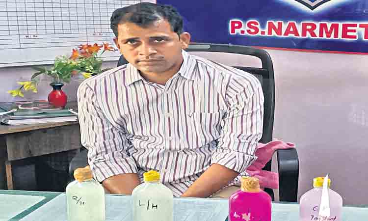 25 వేలు లంచం తీసుకొంటూ ఏసీబీకి చిక్కిన ఎస్సై