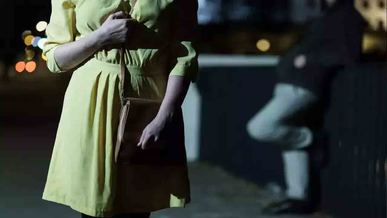 స్నేహం కొన‌సాగించాల‌ని బాలిక‌ను వెంబ‌డించి వేధింపులు