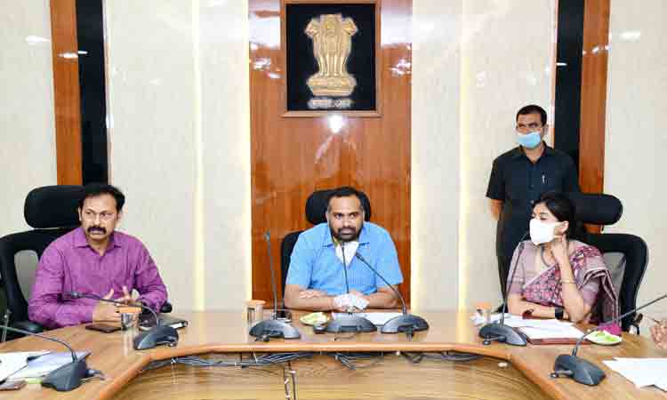 దళితబంధు యూనిట్ల నివేదిక ఇవ్వాలి