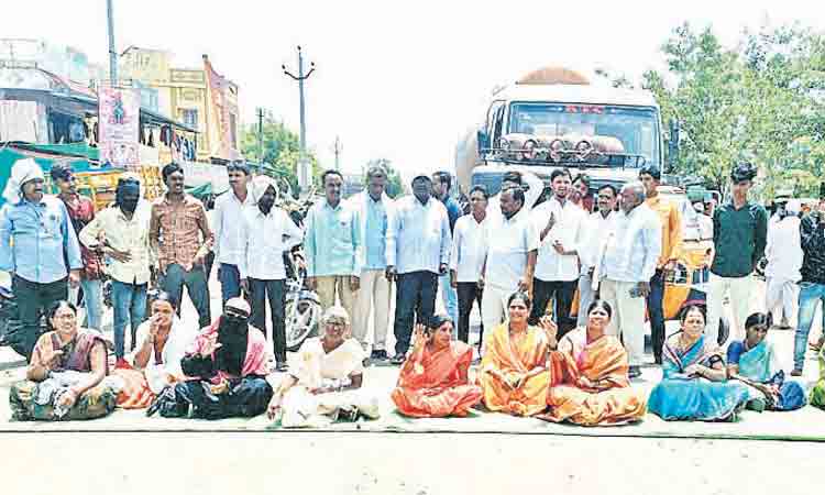 బీజేపీపై భగ్గుమన్న మహిళాలోకం