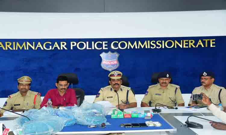 కరీంనగర్‌లో మావోయిస్టు కొరియర్లు