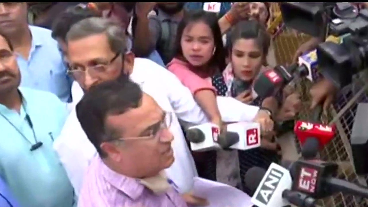 ఇంత జ‌రుగుతున్నా.. కేజ్రీవాల్ ఎక్క‌డ‌?  కాంగ్రెస్ ఫైర్‌