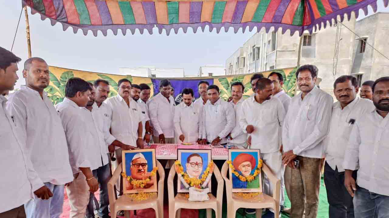 అంబేద్కర్ స్ఫూర్తితోనే ఎస్సీ, ఎస్టీల కోసం ప్రత్యేక పథకాలు : ఎమ్మెల్యే రవీంద్ర కుమార్