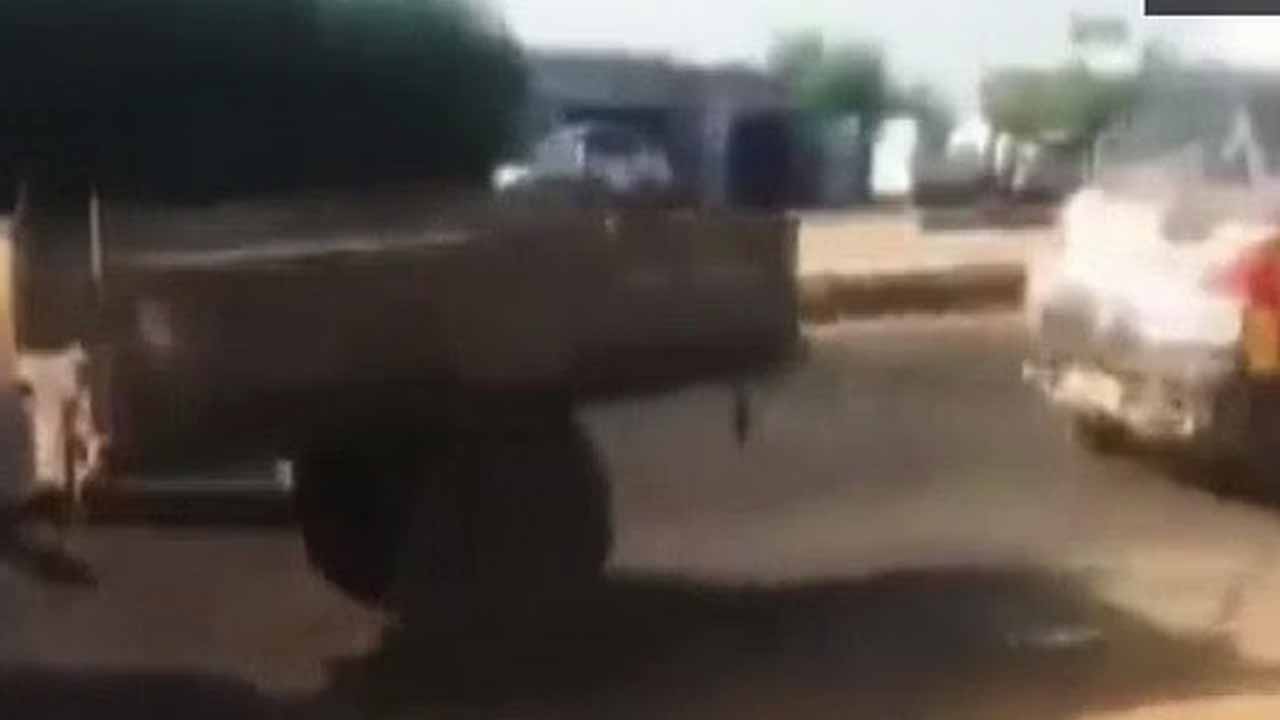 పెట్రోల్‌లేక న‌డిరోడ్డుమీద‌ అర్ధ‌రాత్రి ఆగిపోయిన అంబులెన్స్‌.. యూపీలో ఘ‌ట‌న‌.. ప్ర‌జ‌ల మండిపాటు!!