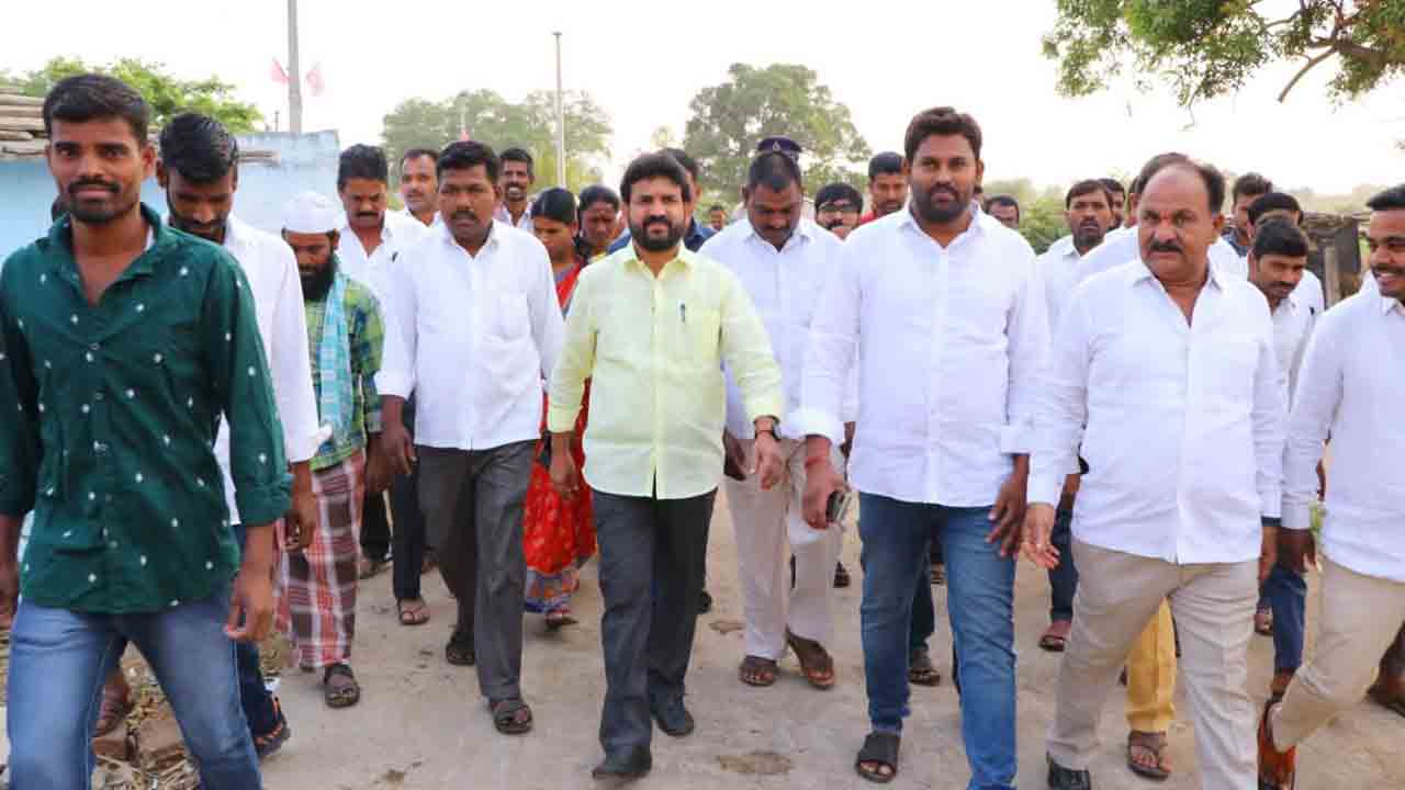 సమస్యల పరిష్కారానికే ‘మీతో నేను’ : ఎమ్మెల్యే ఆనంద్