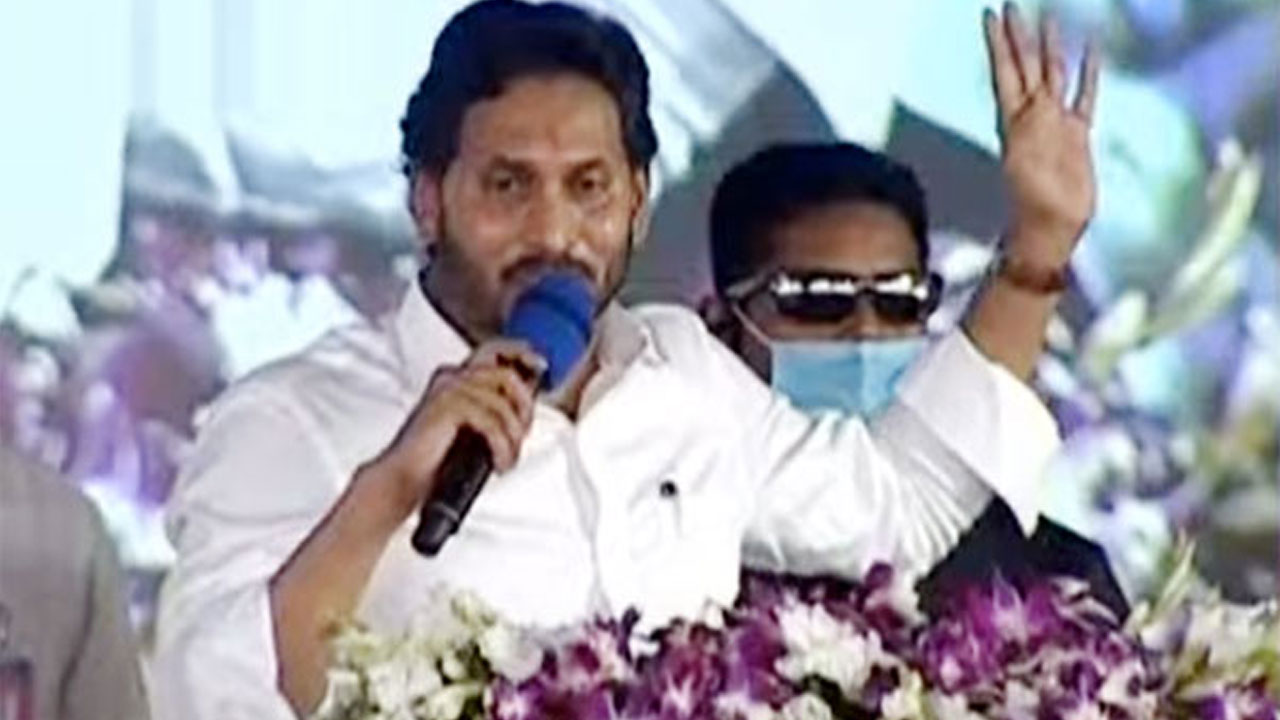 ప్ర‌ధాని మోదీ సోఫా కింద ఉండి .. వాళ్లు విన్నారా? అగ్గిమీద గుగ్గిల‌మైన ఏపీ సీఎం జ‌గ‌న్