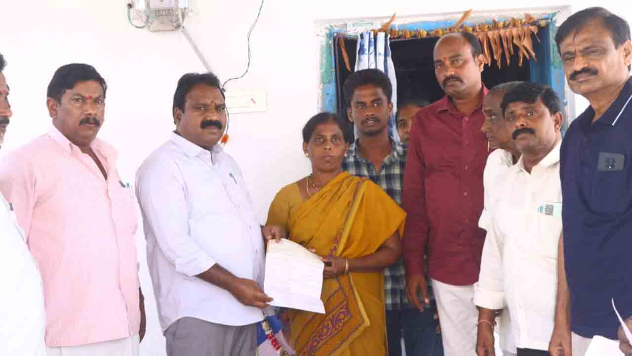 కార్యకర్తలను కంటికి రెప్పలా కాపాడుకునే పార్టీ టీఆర్‌ఎస్‌ : ఎమ్మెల్యే అరూరి