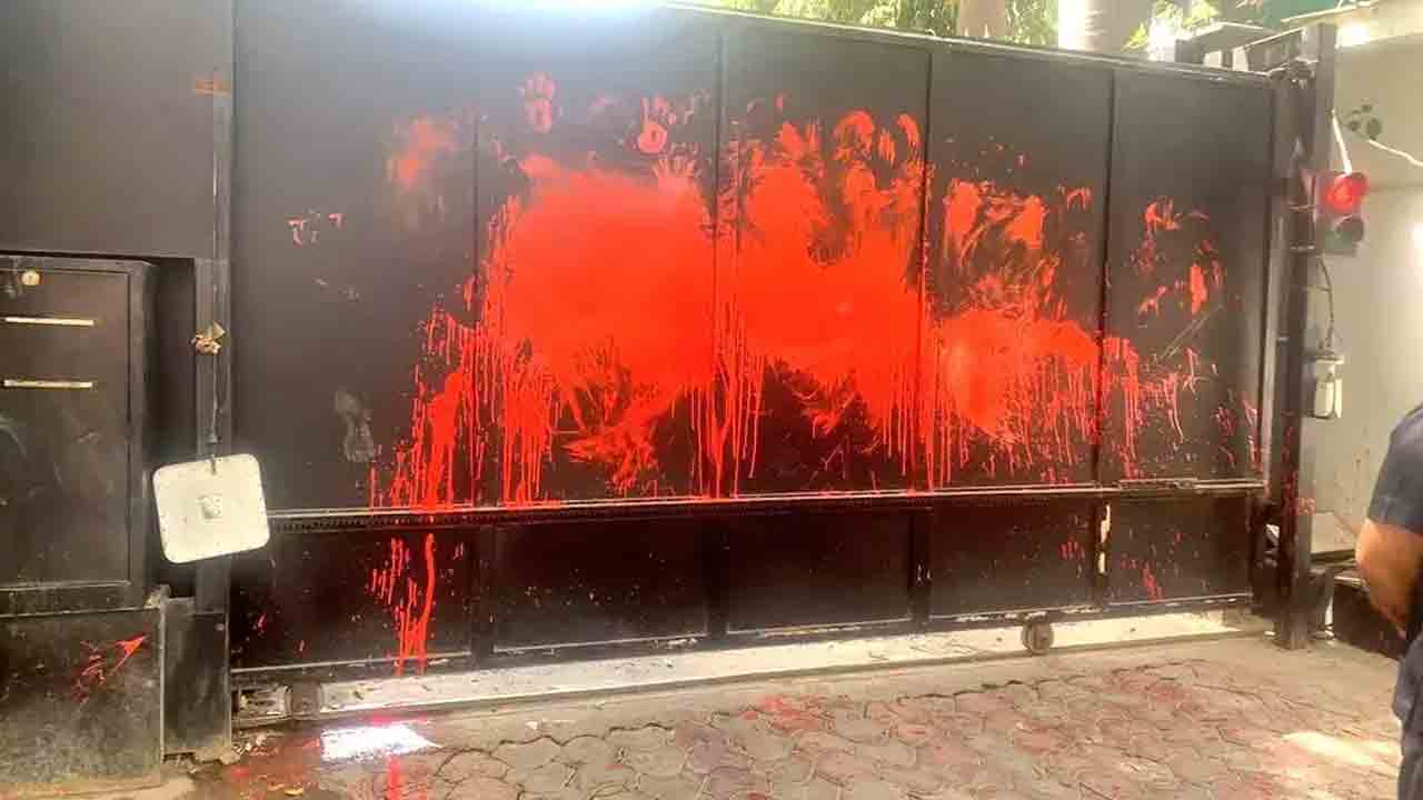 కేజ్ర‌వాల్ ఇంటిపై దాడి : తాజా ప‌రిస్ధితిపై నివేదిక కోరిన ఢిల్లీ హైకోర్టు