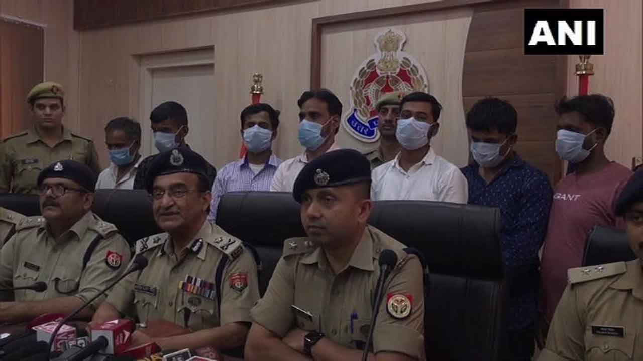 అయోధ్య మ‌సీదుల్లో అభ్యంత‌ర‌కర పోస్ట‌ర్లు.. ఏడుగురి అరెస్టు