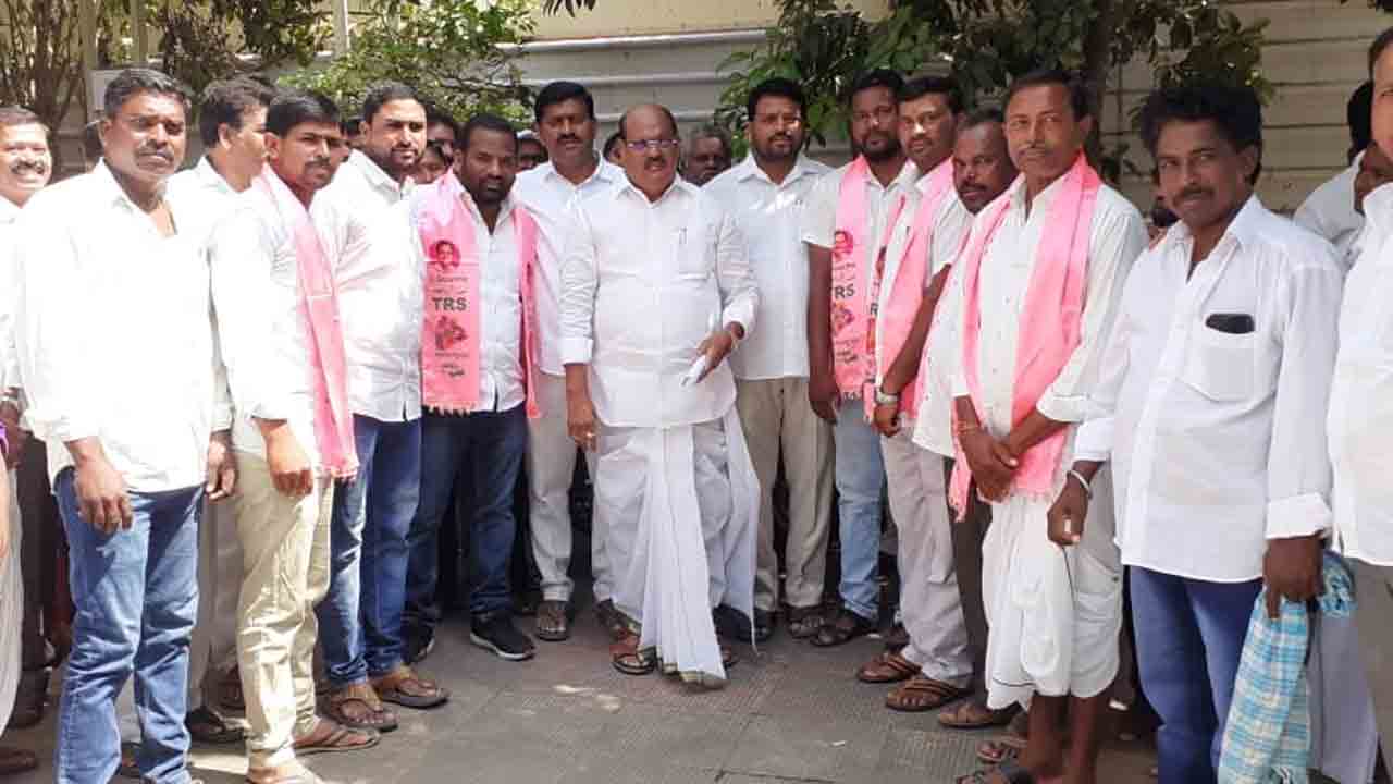 నిజామాబాద్‌ జిల్లాలో టీఆర్ఎస్‌లో చేరిన బీజేపీ నాయకులు