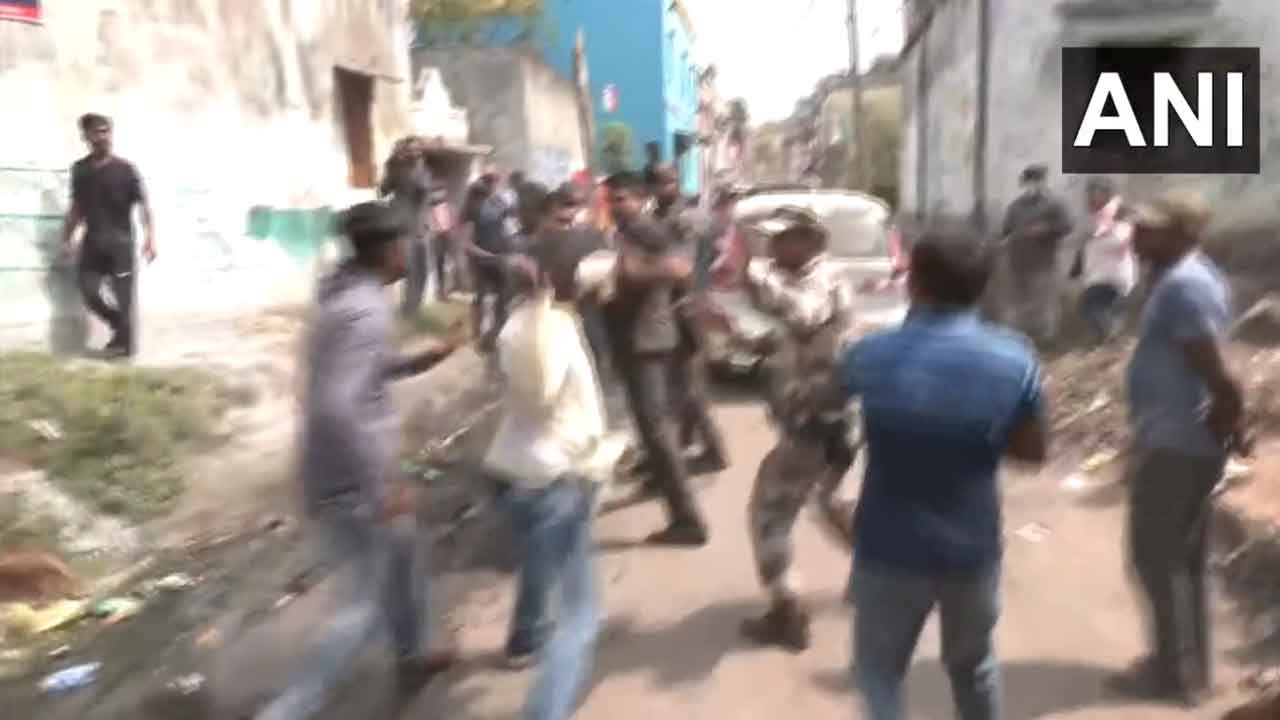 బెంగాల్ బైపోల్‌లో హింస‌.. వీడియో