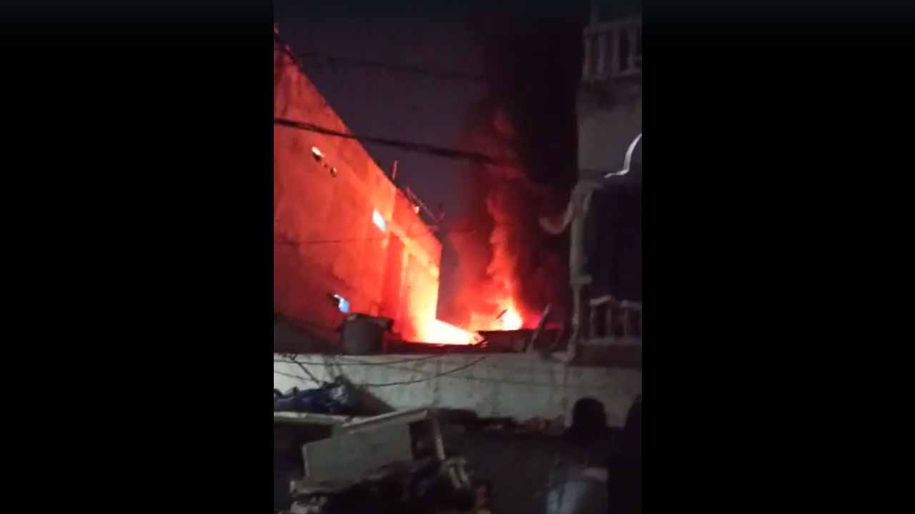 హైద‌రాబాద్ భోల‌క్‌పూర్ ప్లాస్టిక్ స్క్రాప్‌గోదాంలో భారీ అగ్నిప్ర‌మాదం..!!