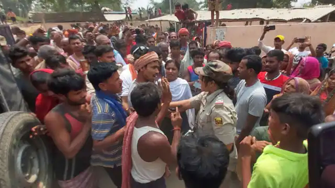 ఎల్బెండాజోల్ మందులు వేసుకొని… 80 మంది విద్యార్థులకు తీవ్ర అస్వ‌స్థ‌త‌..