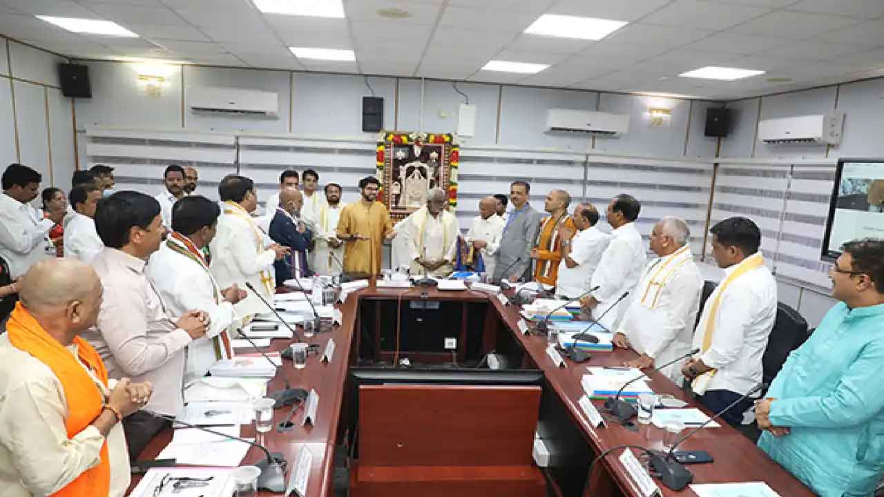 త్వరలో స్వామి వారి దర్శనానికి స్లాట్ బుకింగ్ : టీటీడీ పాలకమండలి