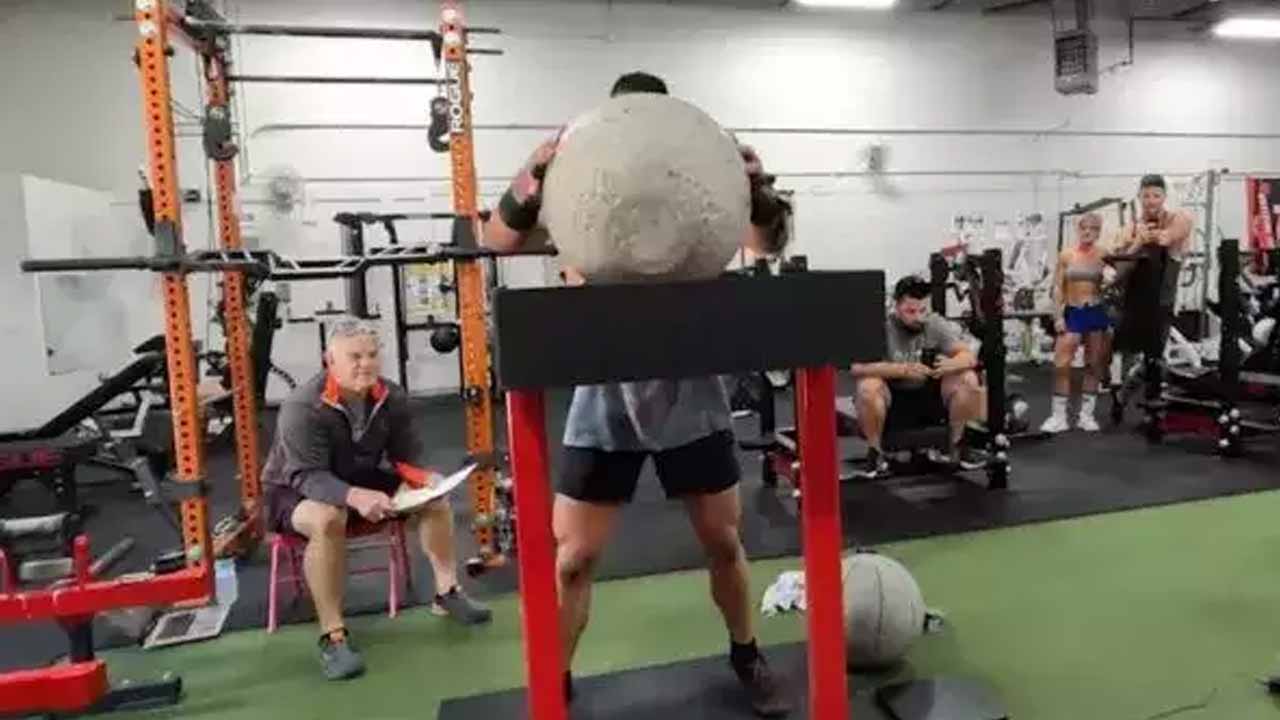 అత‌డి బ‌లం చూసి గిన్నిస్‌బుక్ నిర్వాహ‌కులే ఆశ్చ‌ర్య‌పోయారు..!!