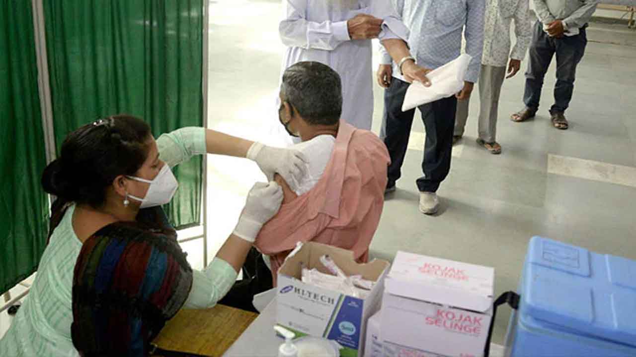 18 ఏళ్లు నిండిన‌వారంద‌రికీ బూస్ట‌ర్ డోసు.. కానీ